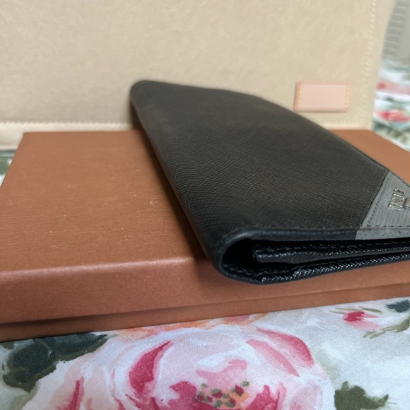 Prada Black Safiano Bifold Long Wallet - Picture 3 of 10